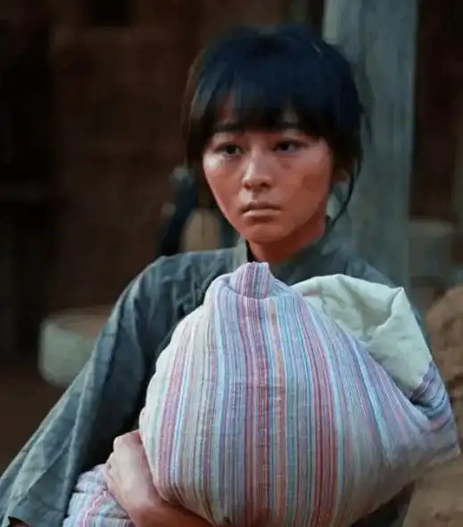 白鹿原》:守活寡的她 冷秋月是《白鹿原》中一个令人唏嘘的角色,她的