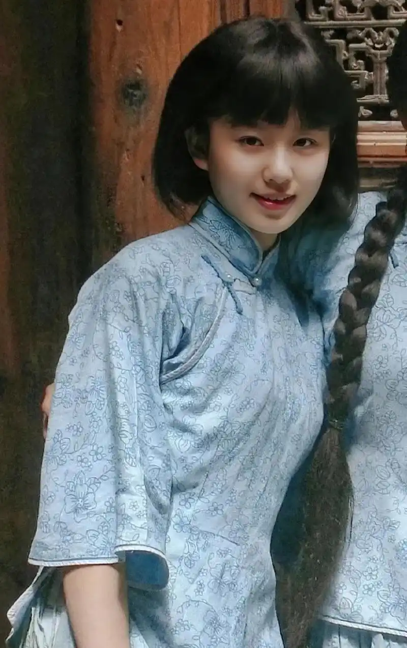 刘诗诗民国风学生造型#年轻时极为貌美的女明星# #一眼沦陷# #动态
