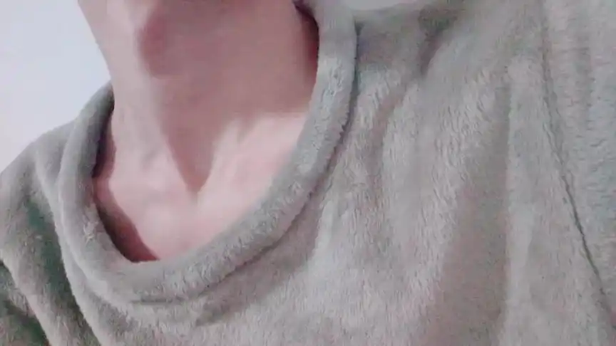 让我上热门   #锁骨 #喉结 #推荐 #禁欲系 #手控