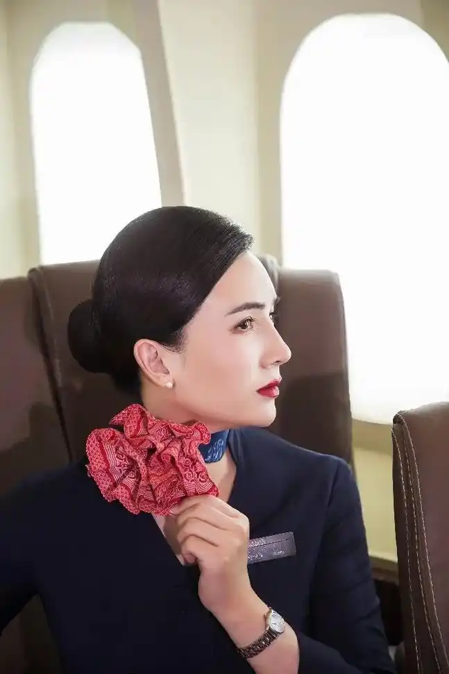 最美空姐制服写真之东航.