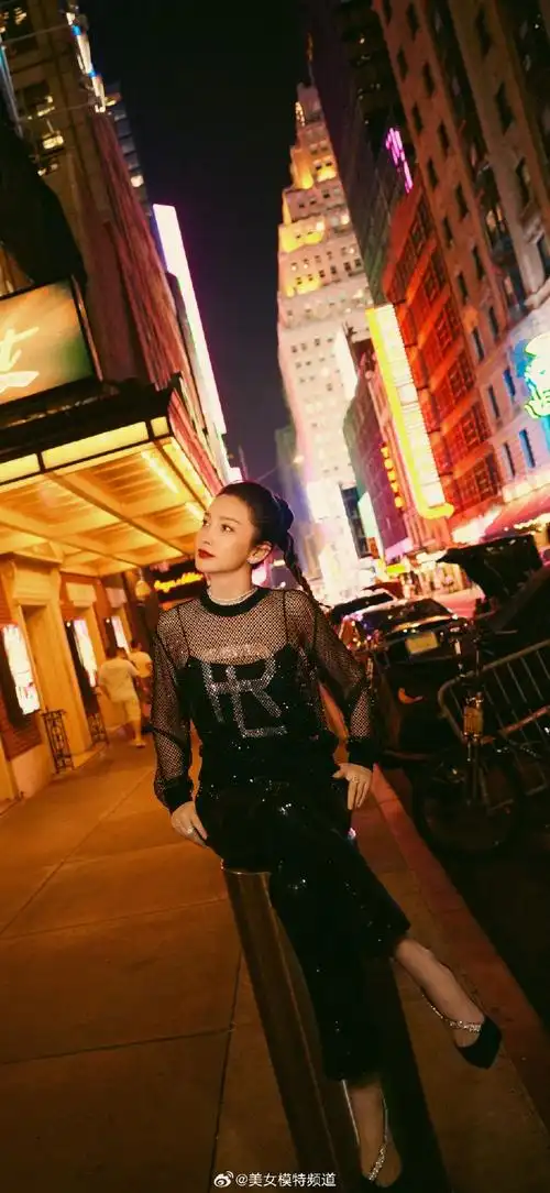 李冰冰全新秋日浪漫街拍