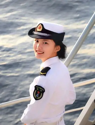 军装照vs便装照,海军女神天团帅炸了|女兵|入伍_网易订阅