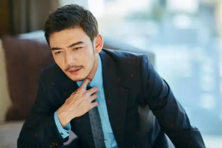 杨烁主演的电视剧(杨烁才是今夏最火男星)