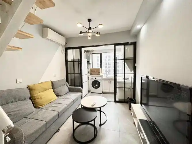 硬核装修大电视大客厅一居室带书房衣帽间