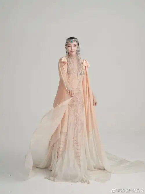 盖娅传说#『轉·画壁·一眼千年』幻境系列服饰,灵感源自于对敦煌壁画