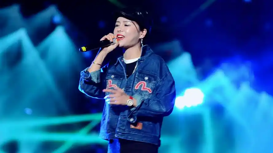 花姐#花姐现场版《夜之光》