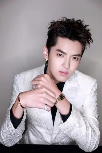 2018吴亦凡宝格丽展映单元开幕活动_高清图片大全-爱豆app