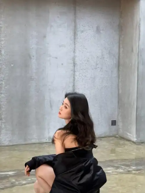 乔欣千金工业感封面大片