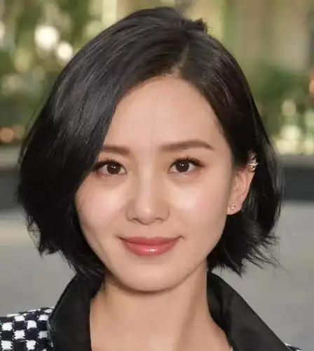 重要场合的时候总是能让大家眼前一亮,   欣赏到精致又美好的一张脸