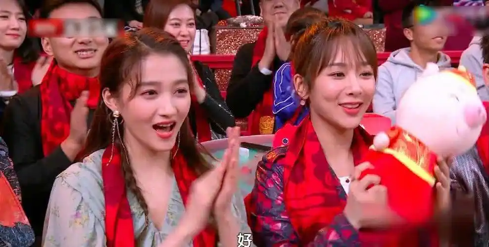 北京台春晚:杨幂走秀似仙女却是节目单一,杨紫关晓彤同框被比美