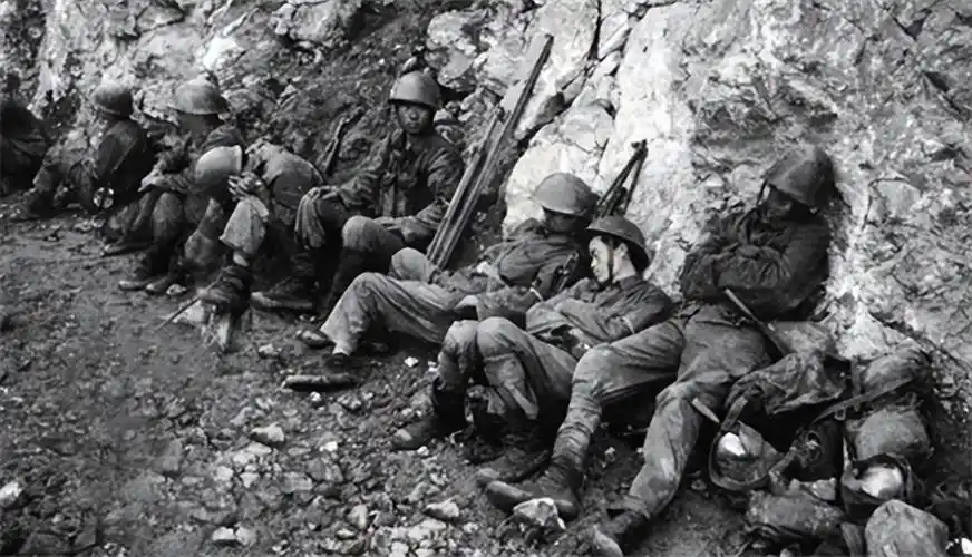 老山轮战时最惨烈的炮战越军发射近30万发炮弹报复我突击队员