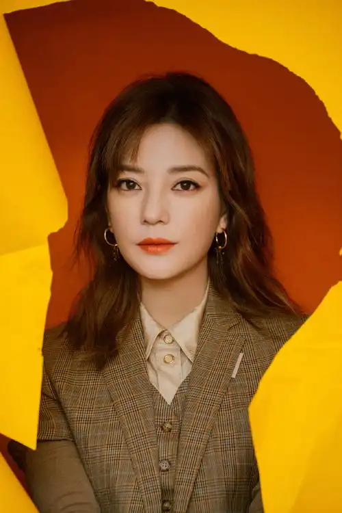 赵薇干练飒爽性感写真图片