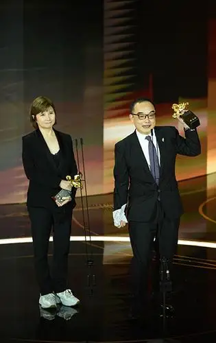 校友李烈(左)监制的作品《废弃之城》夺下第57届金马奖最佳动画长片