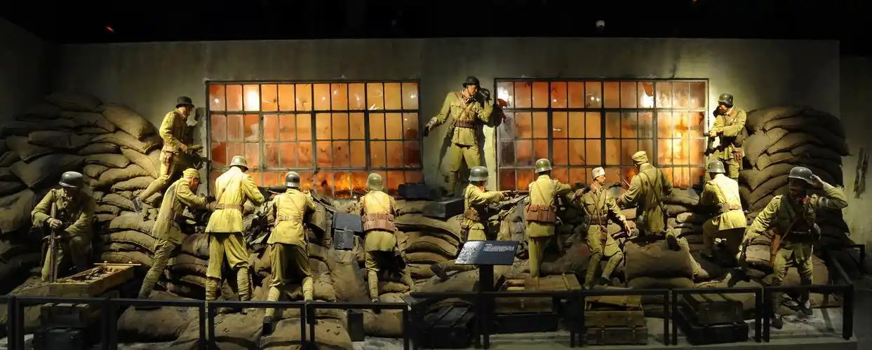 四行仓库一楼第一展区"浴血奋战"场景如今,趁着《八佰》的热度,馆方