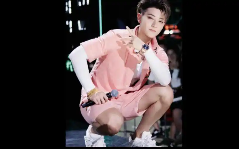 黄子韬 粉红色男神 比心大作战