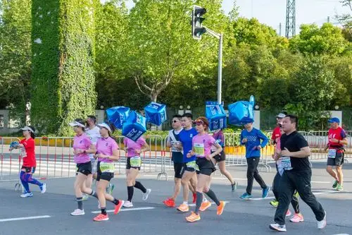 2021上海半程马拉松418举办日是浦东开发开放31周年纪念6000名跑者