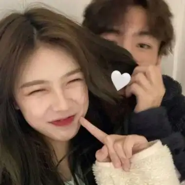 很强占有欲的真人情侣亲亲头像 甜到炸的双人接吻微信情头_情侣头像