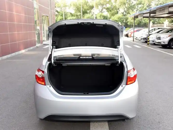 广汽丰田 雷凌 2015款 1.6e cvt新锐版