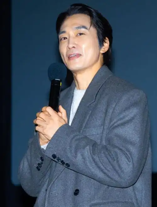 48岁宋承宪近照曝光,发际线后移严重,脸颊凹陷撞脸郑浩南