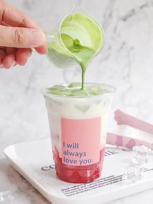 少女系饮品爆好喝的草莓抹茶酪酪