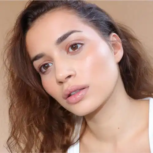 白皮肤可以分两种,何穗和你