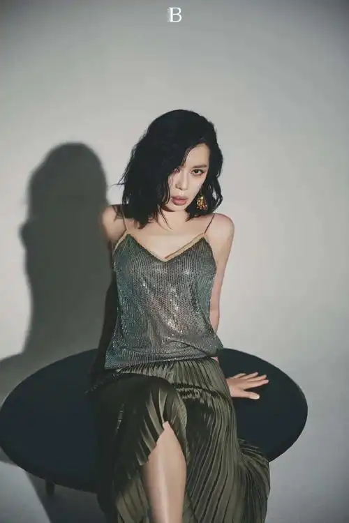 余男优雅性感写真图片23