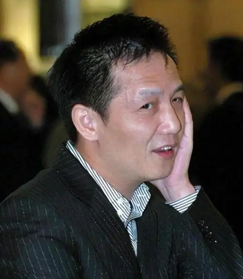 上海首富周正毅:入狱嫌热给整个监狱装空调,服刑16年赚30亿