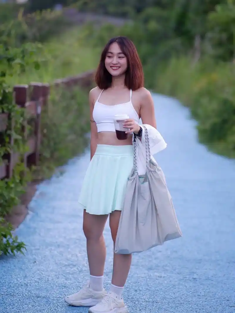 身高155,不拉腿,运动8年的真实身材.#运动女孩 #健身穿 - 抖音