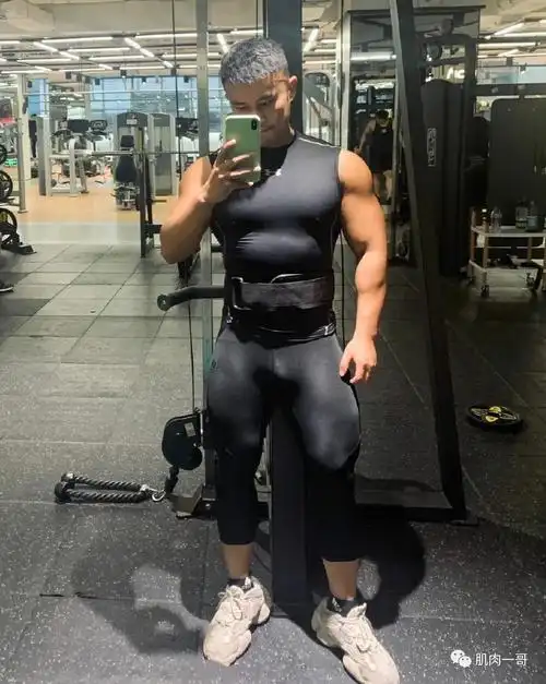 29岁福州巨乳哥走红这胸肌简直绝了