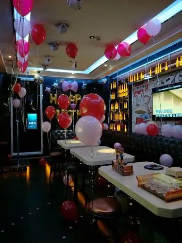 乐尚k歌之王承接各种生日聚会,结婚宴,同学聚会,朋友聚会,商务洽谈等!