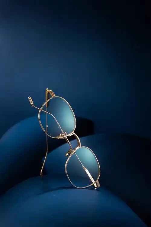 眼镜框广告图深色系vg300