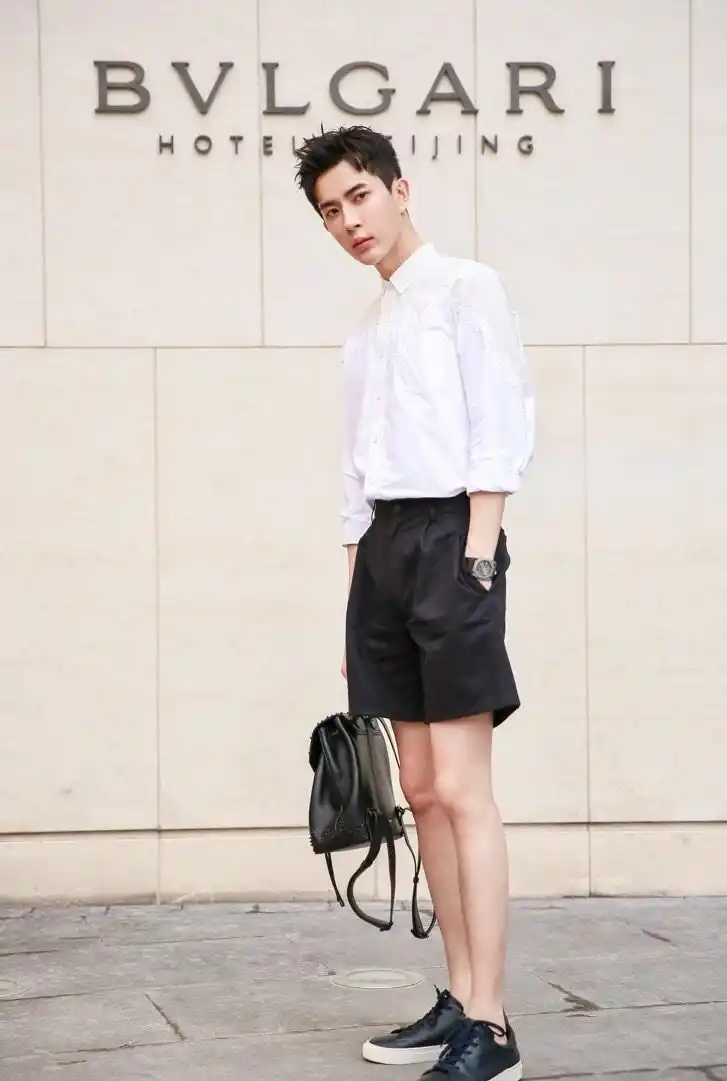 于朦胧上演衬衫杀,女生看都要怀疑人生,他每天是被自己帅醒的吧