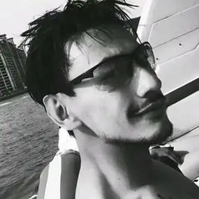 黑白男生头像成熟稳重