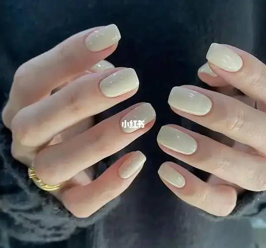 个性纯白色美甲简约高级指甲白月光