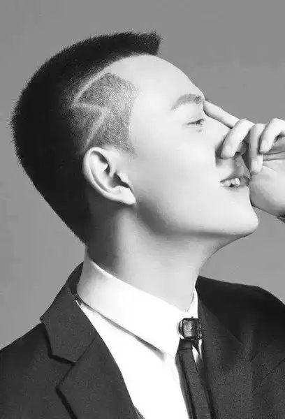 男士剃剪出的板寸短发造型 小伙子打理最帅气短头发 - 发型设计