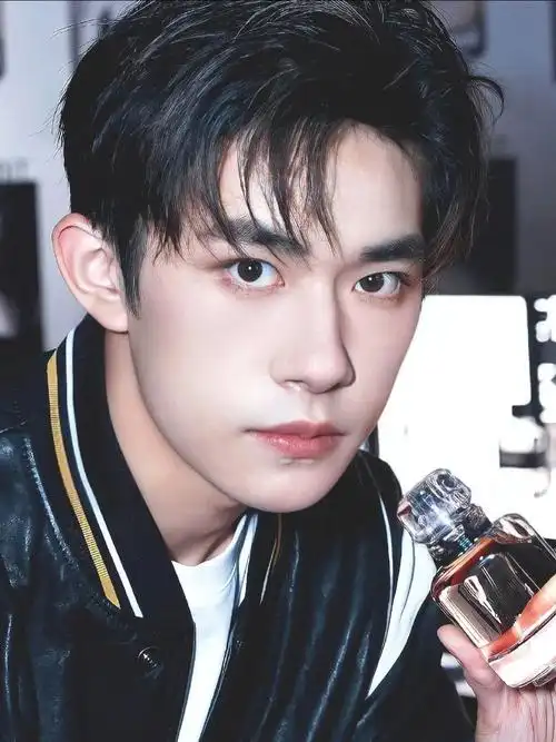 我说你存在与我的过去,你说我永远是你的未来@tfboys-易烊千玺2021送