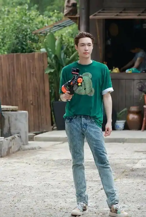 向往的生活水枪大战张艺兴湿身好迷人休闲装穿出大片感