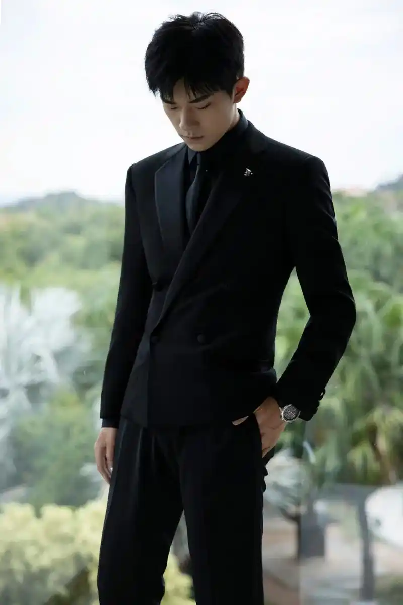 易烊千玺 #禁欲系 #西装杀 #总裁 近日商业圈横空出世了 - 抖音