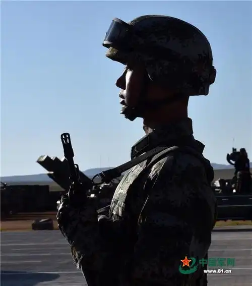 标兵就位!阅兵场上他们的侧颜简直帅哭