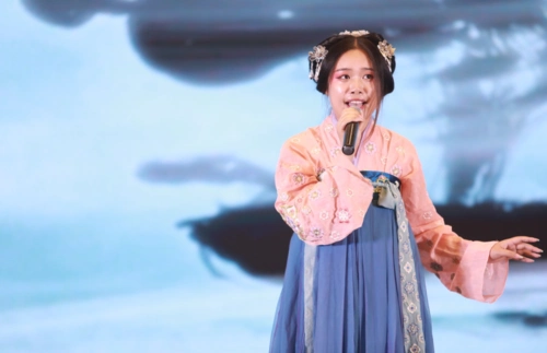 (古风歌手深情献唱)