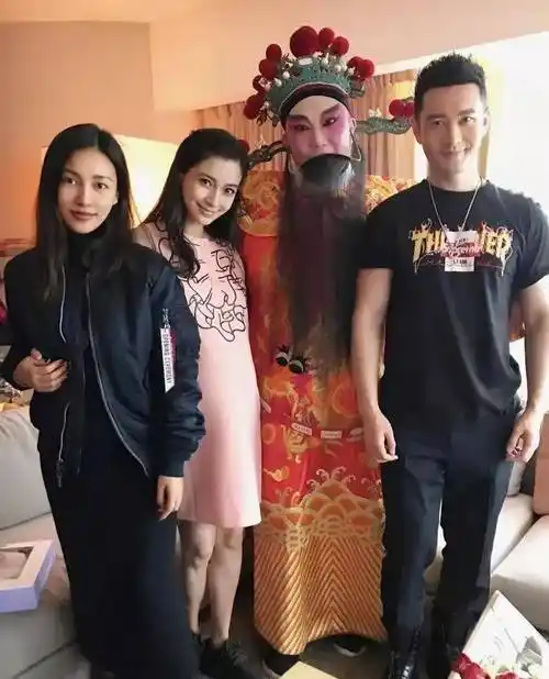 尽管杨颖和黄晓明的婚姻最终以离婚告终,但这并不代表她的人生就此