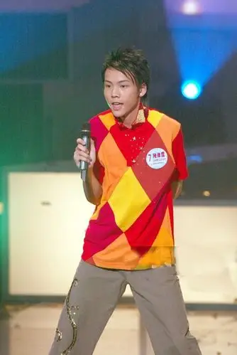 小鲜肉出道前后差异巨大:杨洋像二傻,陈伟霆呆萌,张艺兴是小胖子