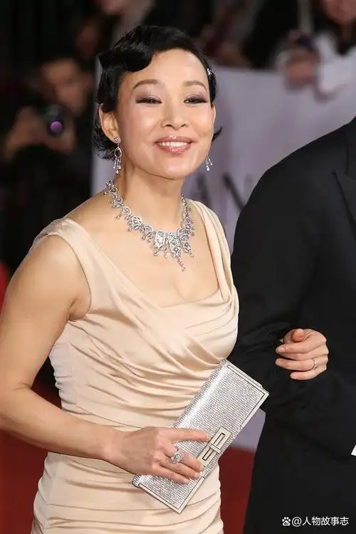 这12位著名影星加入了外国国籍