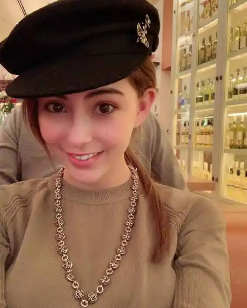 模特昆凌:嫁大14岁周杰伦,婚后连生三胎,如今一家五口其乐融融_网易