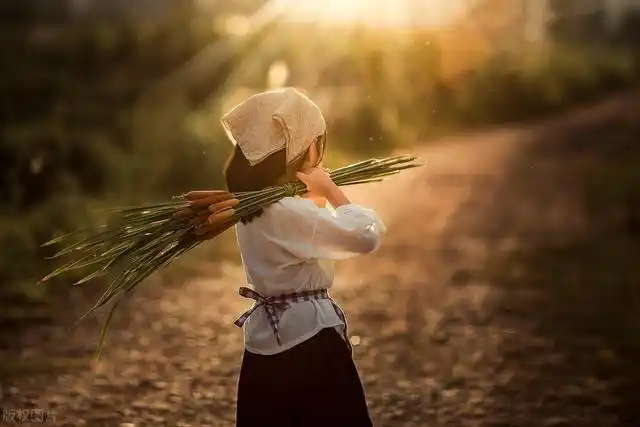 准确展示人物的性格特点,准确使用烘托人物的背景和陪体,下面就让我们