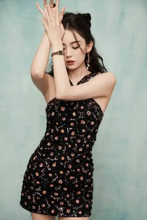 古力娜扎工作室发布一组时尚晚宴大片,身穿金色刺绣裙-爱读书