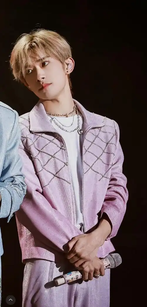 愚人节易烊千玺美貌纯净版  帅的很突出我的大明星  @tfboys-易烊千玺