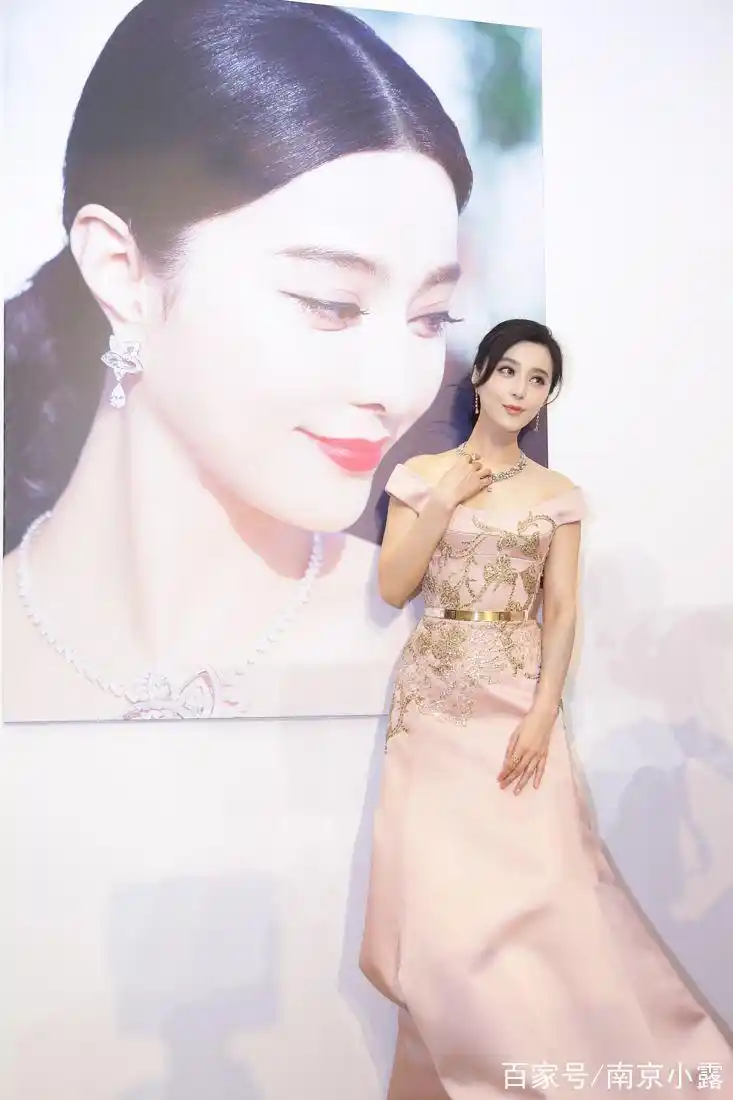 范冰冰近况公开,妆容精致难掩憔悴,曾为国外杂志拍摄封面