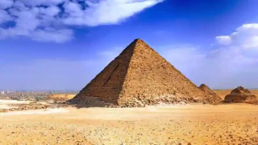 埃及金字塔为何不能乱爬,真的有那么危险吗,有人揭开了真相