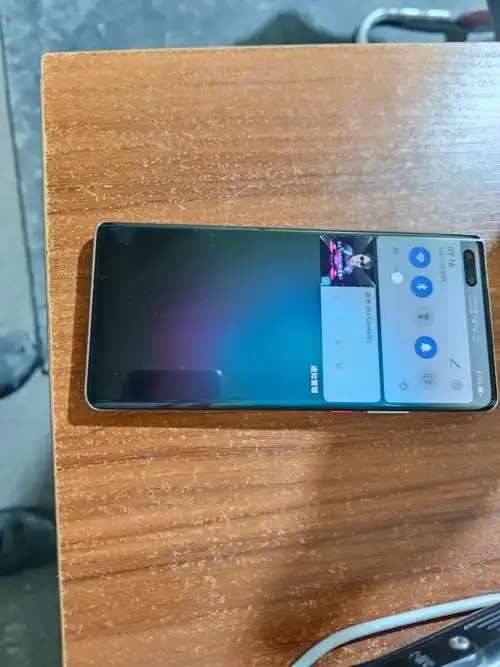 华为mate 40 pro周屏显示故障问题